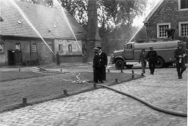 TLF 16-T, Tanklöschfahrzeug, MB, Abschlussübung Feuerschutzwoche 1953.